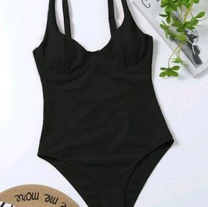 Solid underwire one piece swimsuit